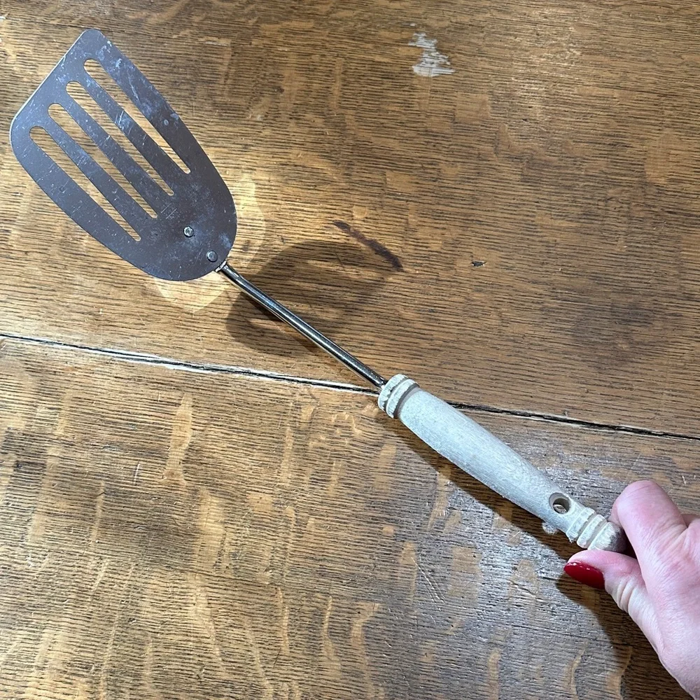 vintage Ekco Slotted Turner Spatula with a white‎ wood handle.
